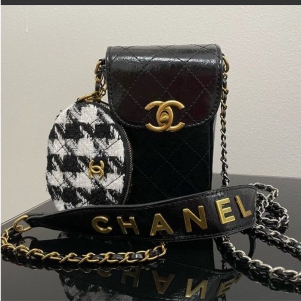 CHANEL VIP GWP Black Quilted Crossbody Phone Bag with Houndstooth Coin Pouch